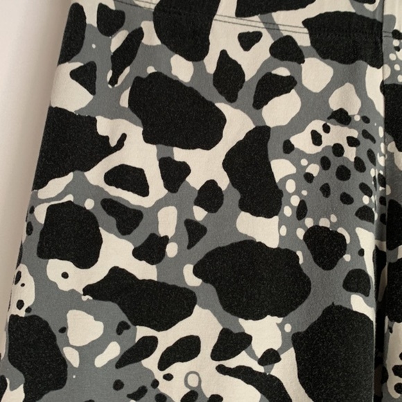 Nike Black, Grey & White Splotchy Print Leggings - Picture 3 of 7